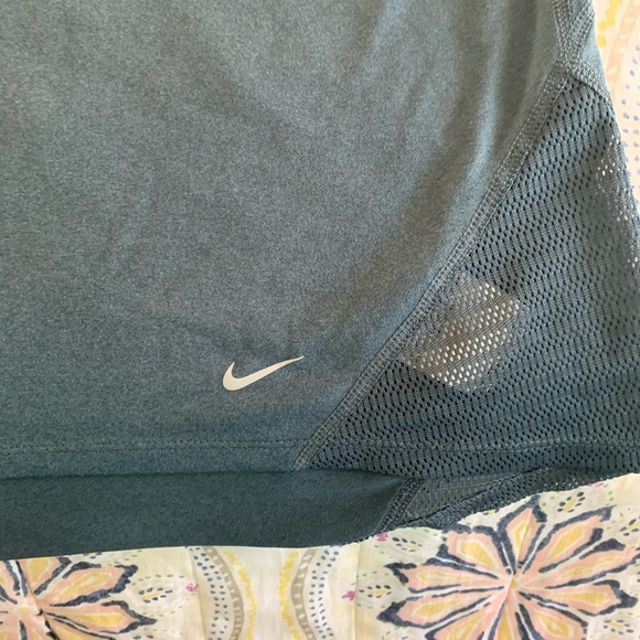 Nike shirt with mesh - Picture 2 of 7
